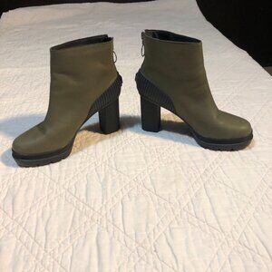 Sorel Dacie Olive Green Leather Rubber High Heel Ankle Boots, Size 9